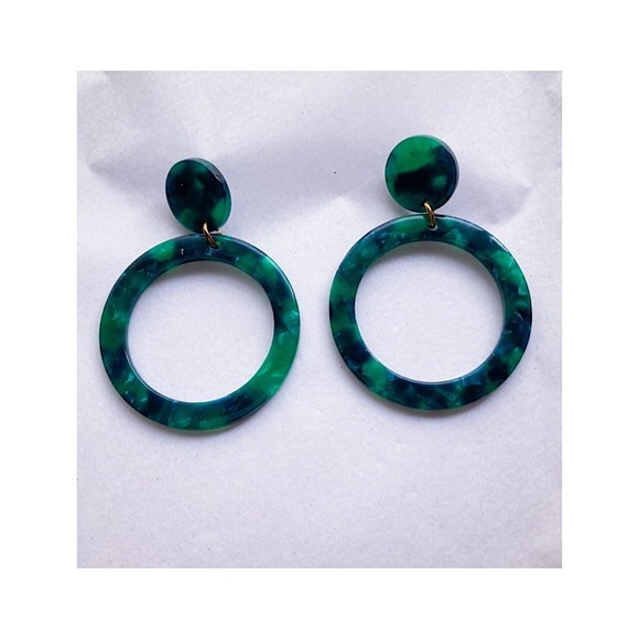 Round Hoop Earrings Acrylic Resin Pierced NWOT - Picture 1 of 7